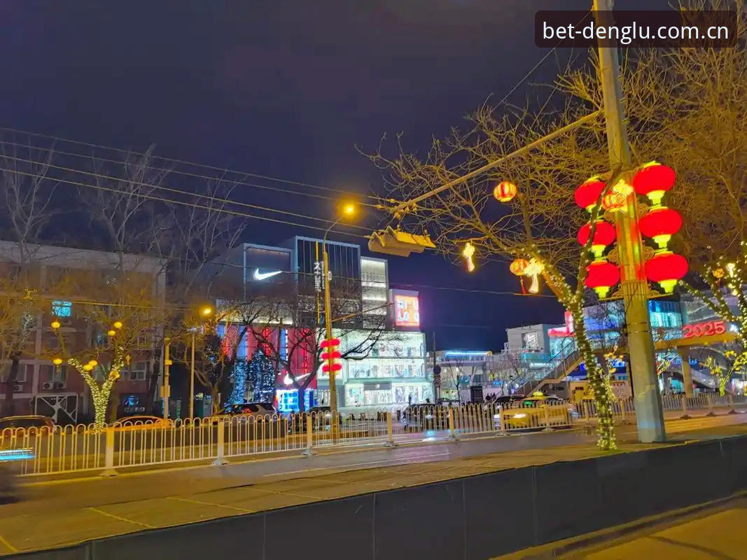 登录入口APP下载哪个好 北京海淀区,晚上十一点,陈锋关了手机屏幕,屏幕上显示着“CN登录通道验证失败”的提示。他刚下班到家,小区路灯照得地面积水发亮,他想看看晚上英超比赛的实时数据,却被这个错误提示挡在外面。这不是他第一次遇到这个问题了。上一周他已经试过三个不同渠道下载的APP,有的安装到一半直接闪退,有的明明图标长得一样,进去界面却完全不对。陈锋的经历让我意识到,登录入口APP下载哪个好,其实不只是找“能用的”,还得找“对路”的。